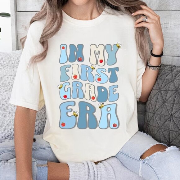 Gildan Other - In My First Grade Era Shirt, Apples and Bees 1st Grade Tshirt, First Day Shirt